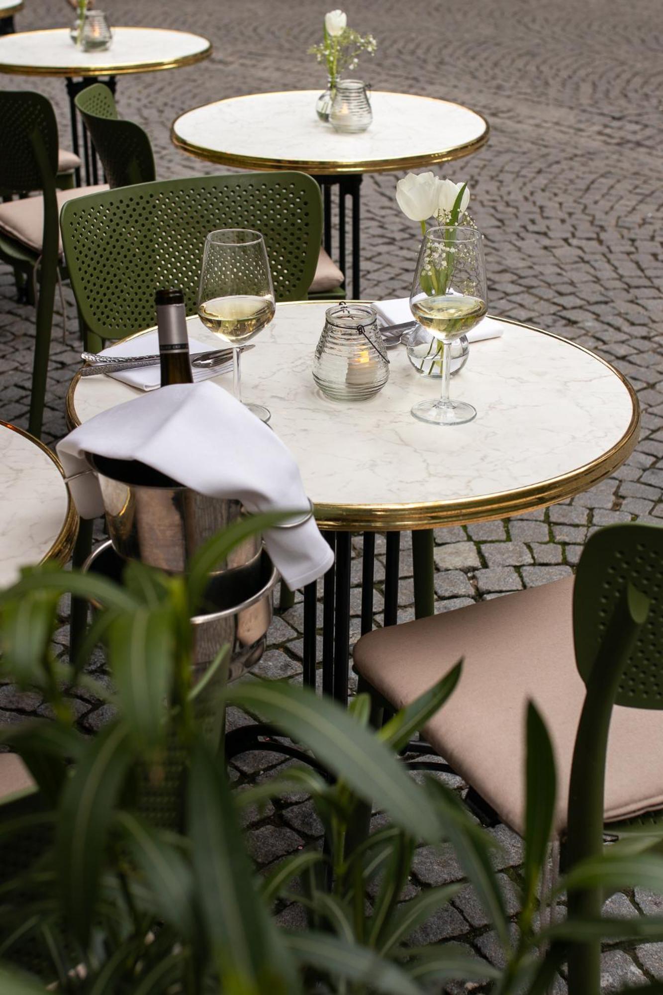 Le Virage Bistro En Hotel Маастрихт Экстерьер фото